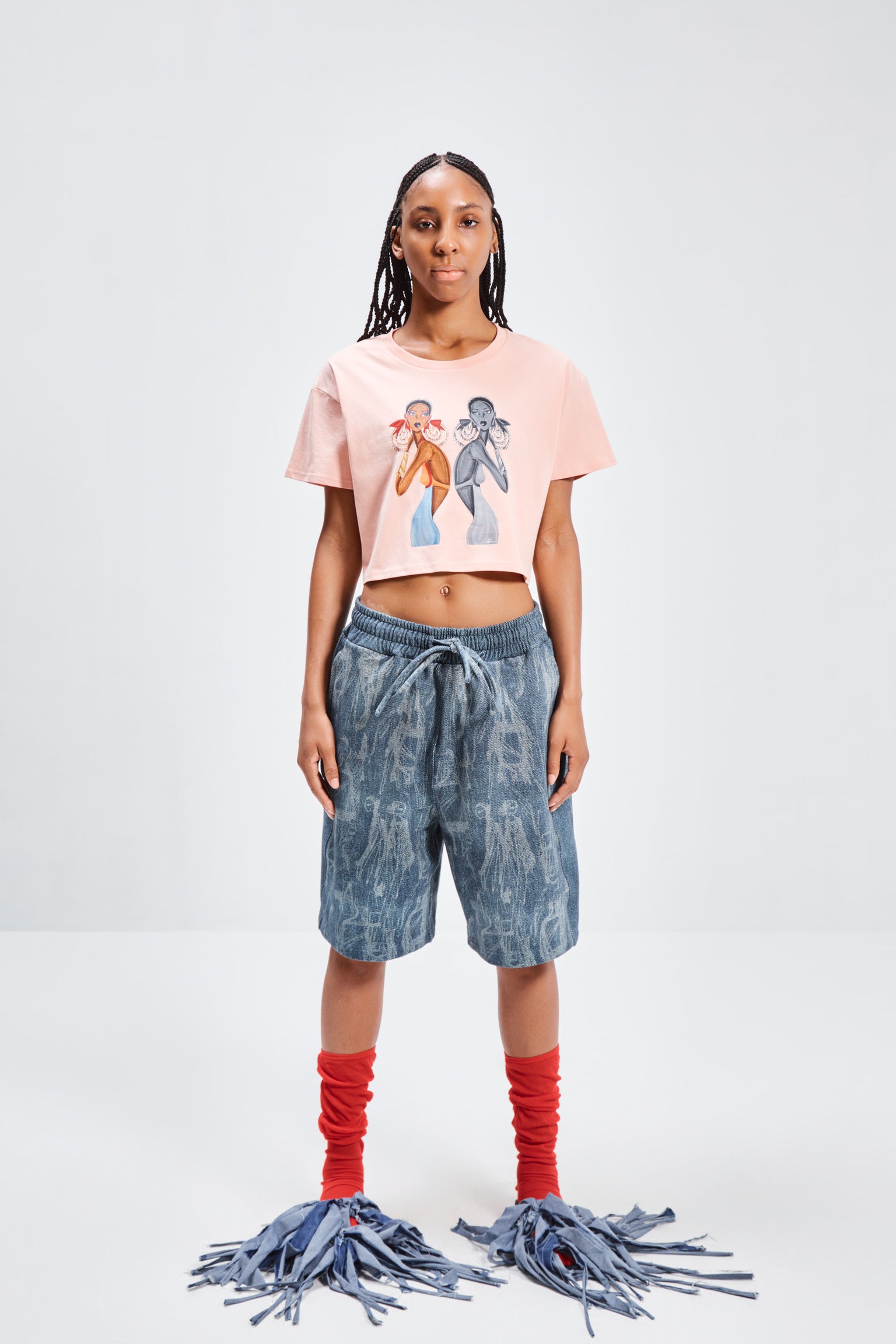 GIRL WITH THE GOLD EARRINGS CROPPED TEE