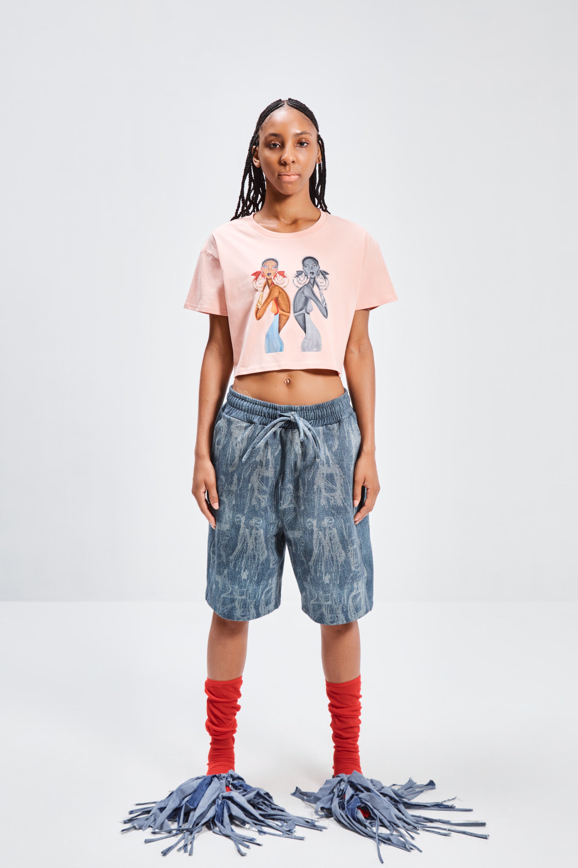 GIRL WITH THE GOLD EARRINGS CROPPED TEE